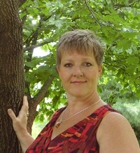 Author Mackenzie Lucas headshot