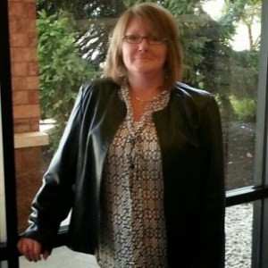 Author Stephanie Reynolds headshot 9.14.15