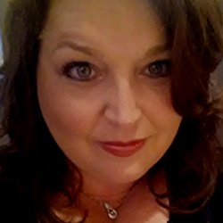 Lainie Suzanne headshot 12.3.17.jpg